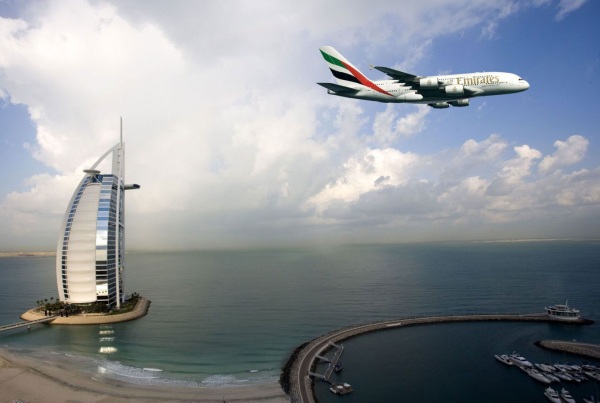 ve may bay emirates airlines